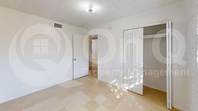 Building Photo - 872 W Glenn St