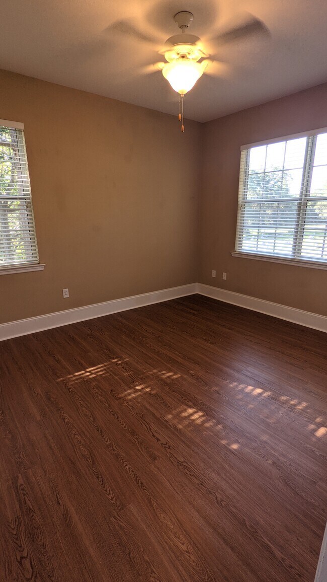 Building Photo - 1633 Shadowmoss Ave