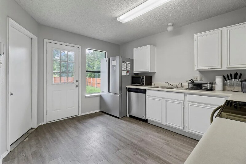 Building Photo - 12714 Hilltop Dr