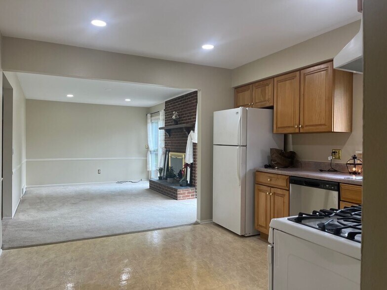 Building Photo - 87 Carter Dr