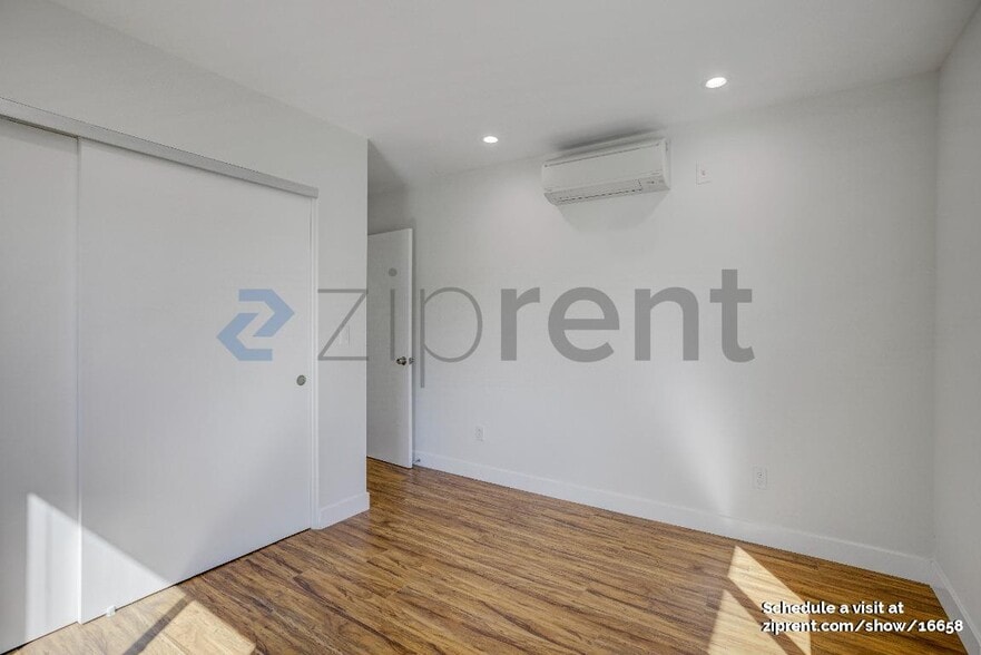 Building Photo - Unit