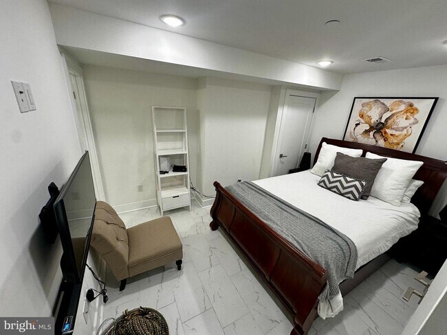 Building Photo - 2008 S College Ave