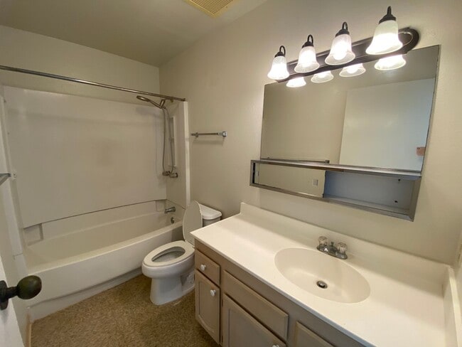 Building Photo - 95-1013 Ainamakua Dr. #73