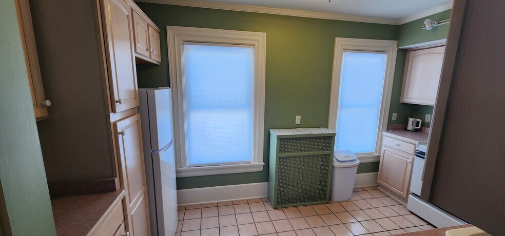 Kitchen - 840 East Ave