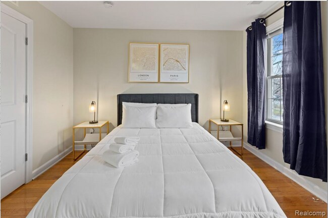 Building Photo - 701 E Kirby St