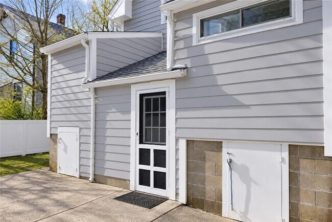 Building Photo - 62 Roseneath Ave