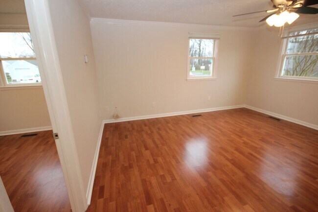 Building Photo - Renovated 2 Bedroom, 1 Bath Single-Family Home