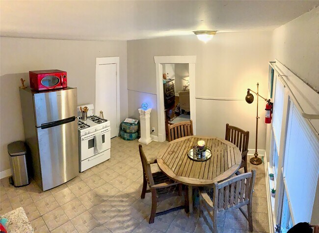 Building Photo - 532 Cortlandt St