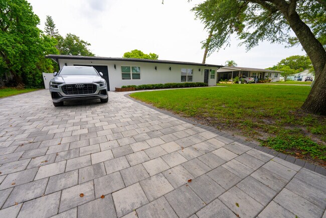 Building Photo - 2627 Ambergate Rd