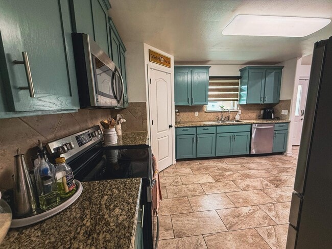 Building Photo - 208 Chisos Oak Dr