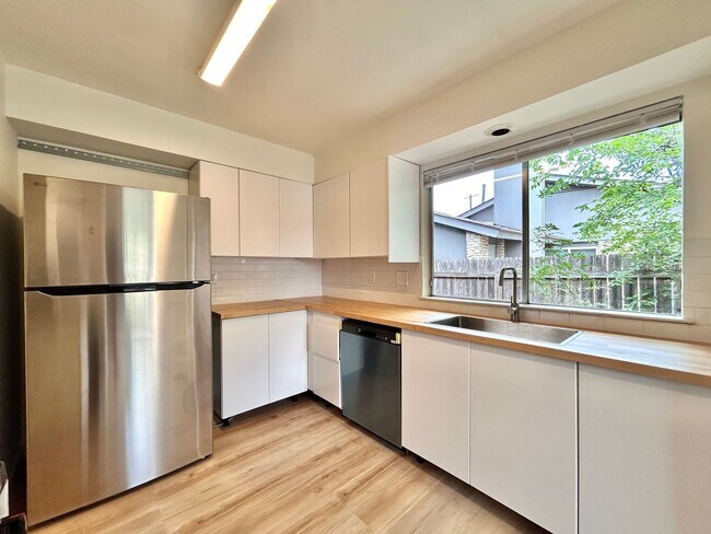 Building Photo - 2307 Singletree Ave