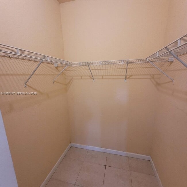 Building Photo - 1663 SE 27th Dr