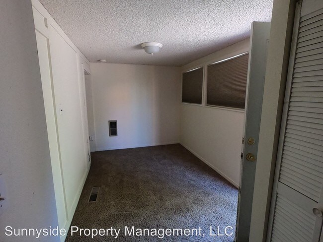 Building Photo - 943 Broadway