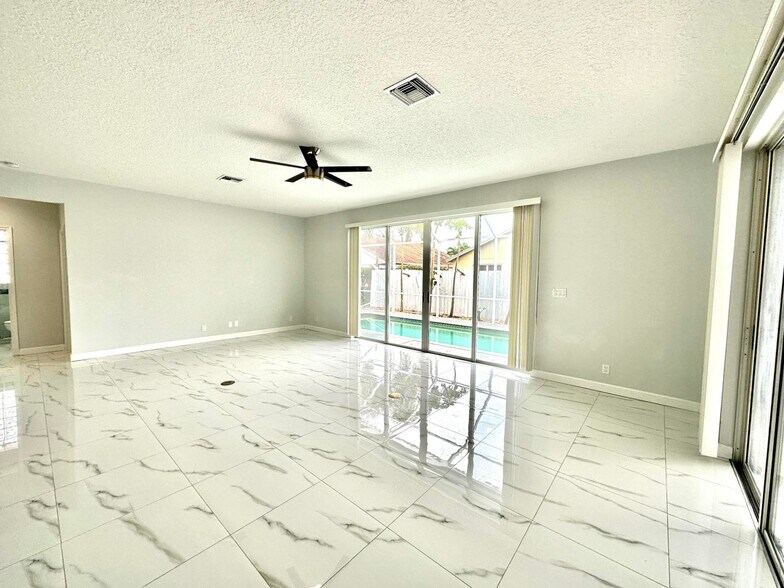 Building Photo - 1219 Baycourt Is