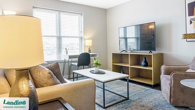 Building Photo - 335 W 9th St