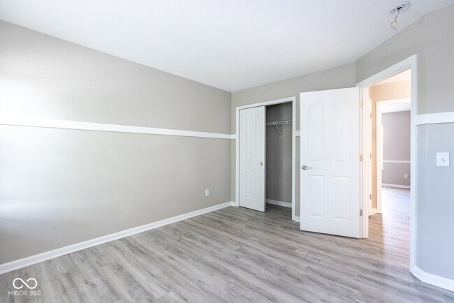 Building Photo - 344 W Columbine Ln