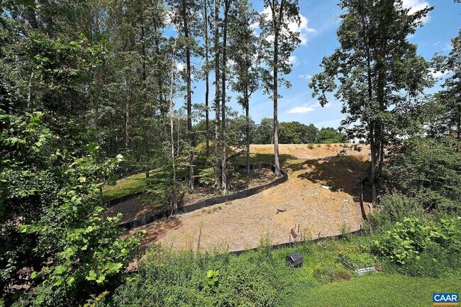 Building Photo - 139 Longwood Dr