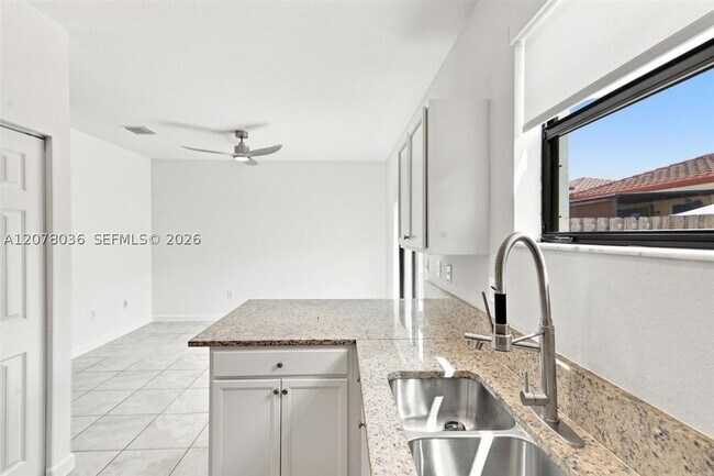 Building Photo - 125 SE 34th Terrace