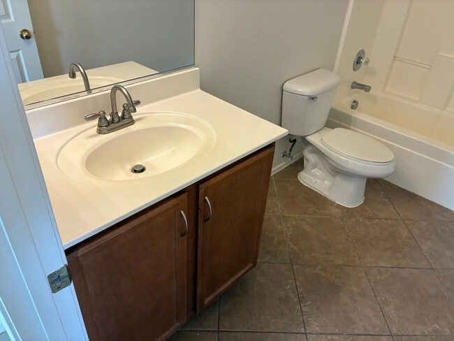 Building Photo - 9646 N 82nd Glen