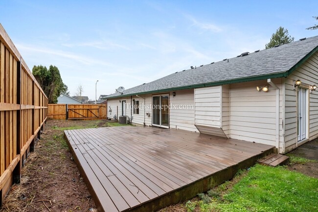 Building Photo - 20160 Quinalt Dr