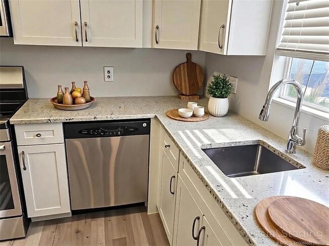 Building Photo - 8227 SE Croft Cir