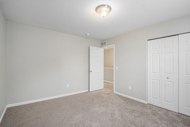 Building Photo - Immediate Occupancy Available!