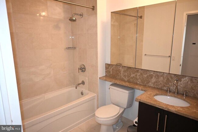 Building Photo - 1425 Locust St