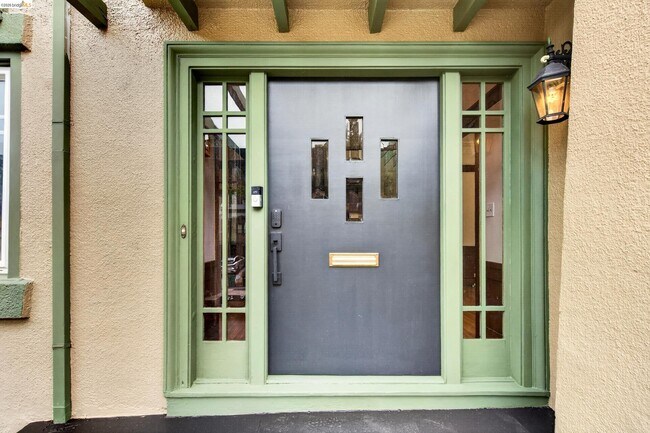 Building Photo - 846 Mandana Blvd