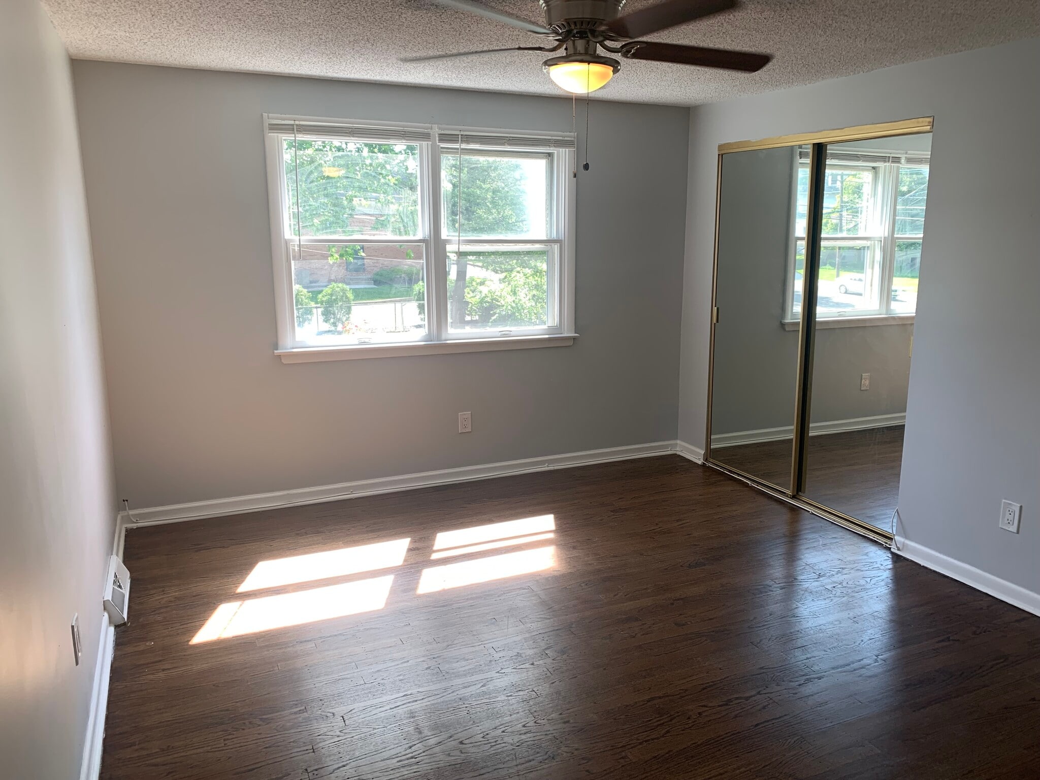 Master bedroom - 150 S Lecato Ave