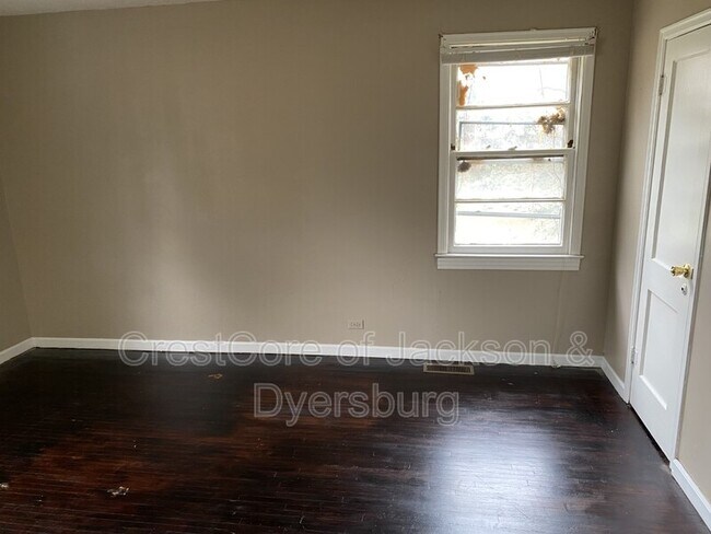 Building Photo - 610 Troy Ave