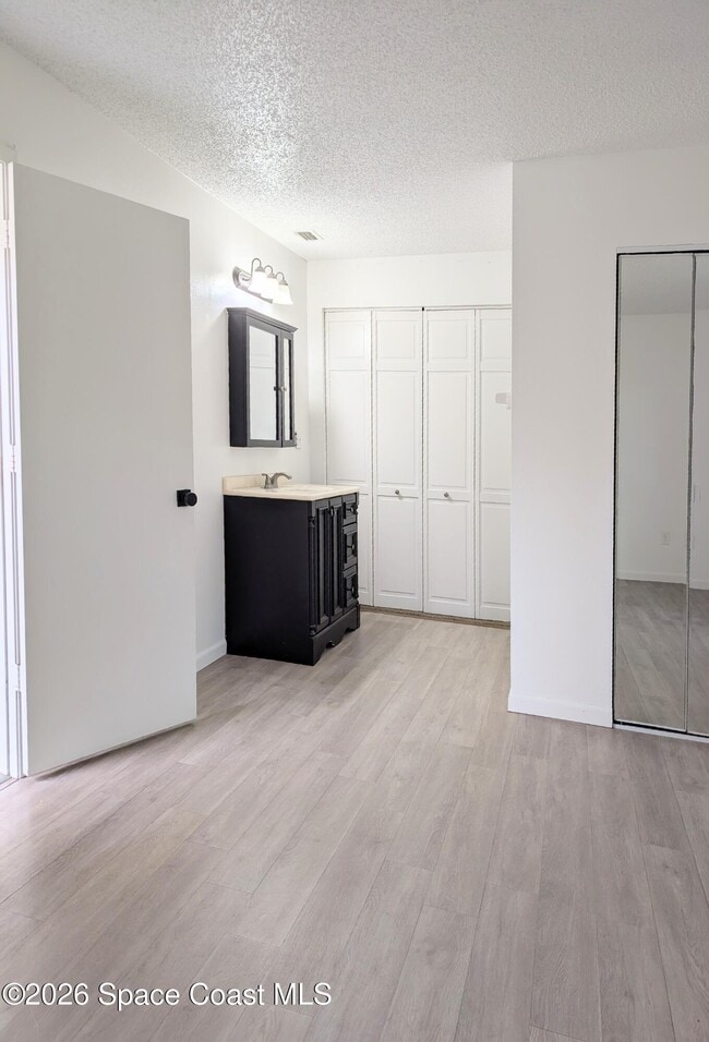 Building Photo - 1430 Malibu Cir NE