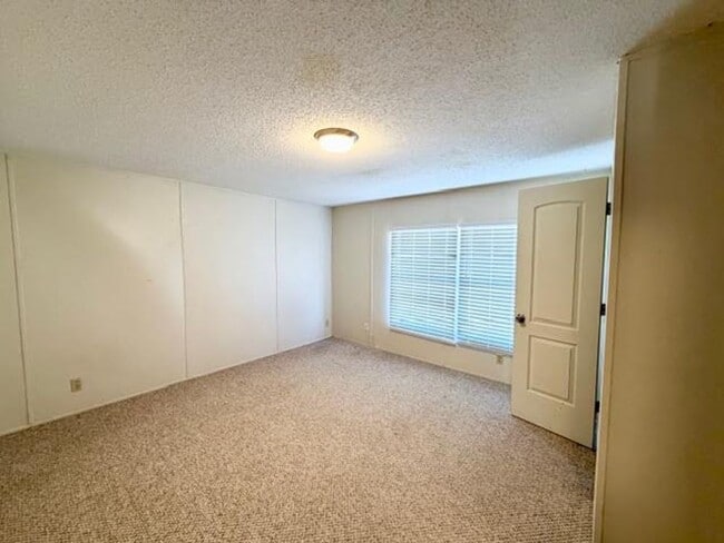 Building Photo - 125 Burkhart Ln