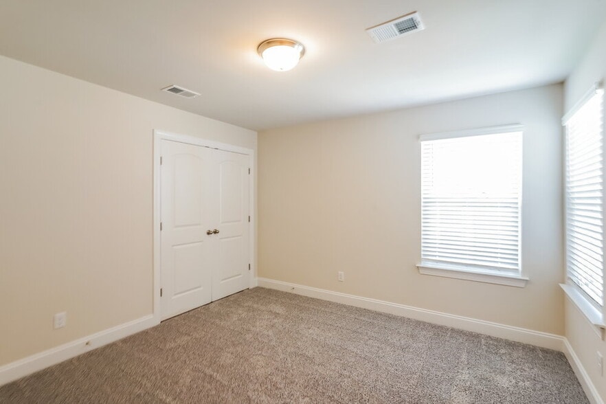 Building Photo - 1731 Tahoma Dr