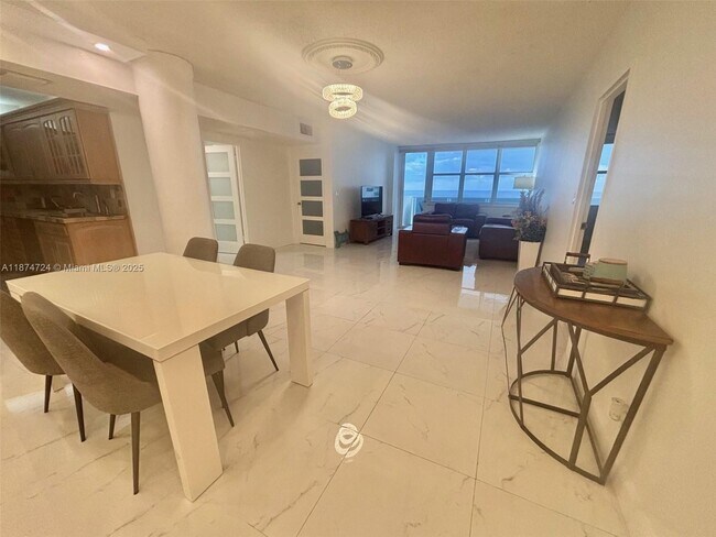 Building Photo - 3725 S Ocean Dr