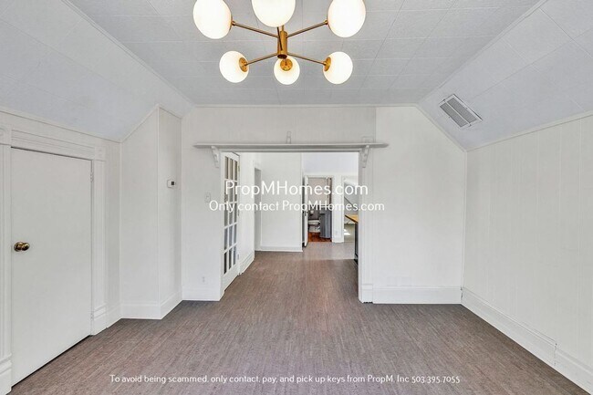 Building Photo - Bright and Fun One Bedroom Plus Flex Space...