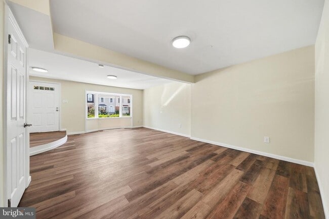 Building Photo - 417 Sternwheeler Ct