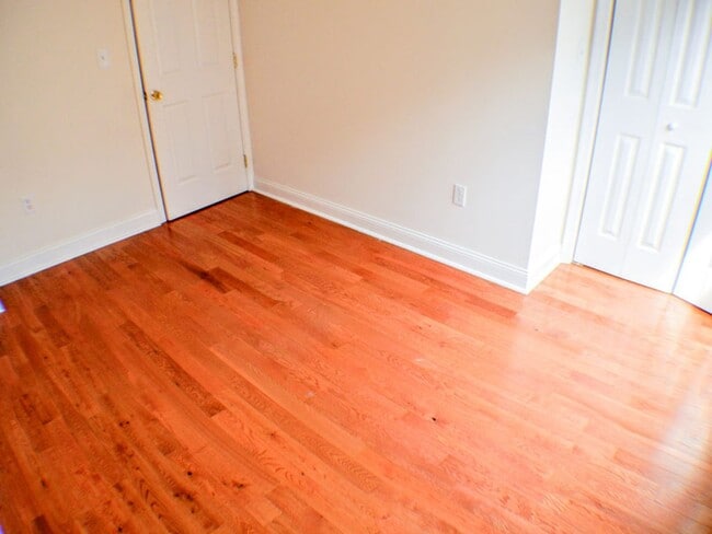 Building Photo - Graduate Hospital Home