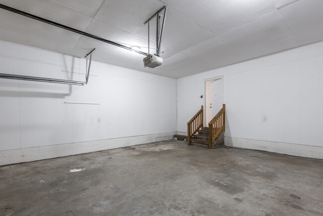 Building Photo - 2960 Tripp Ln