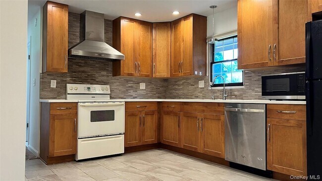 Building Photo - 43 Flagstone Ln