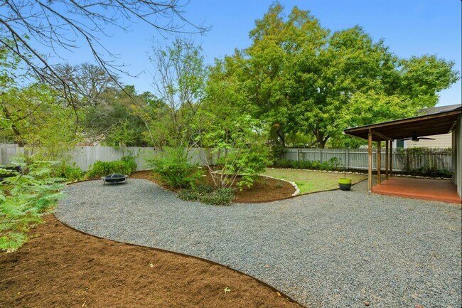 Building Photo - 9312 Roxanna Dr