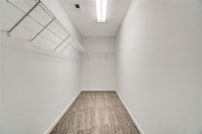 Building Photo - 2121 Greencrest Cir