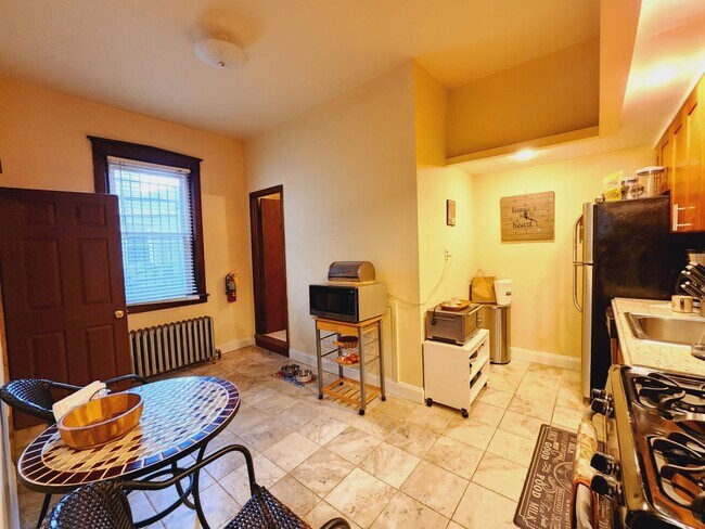 Building Photo - 2313 Brown St