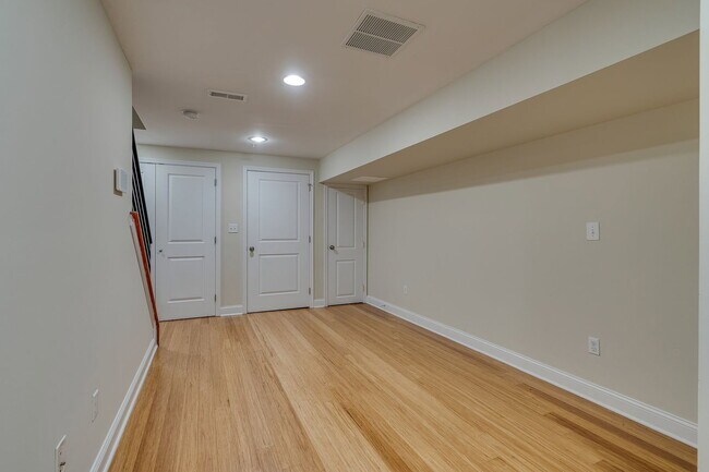 Building Photo - 917 S 18th St