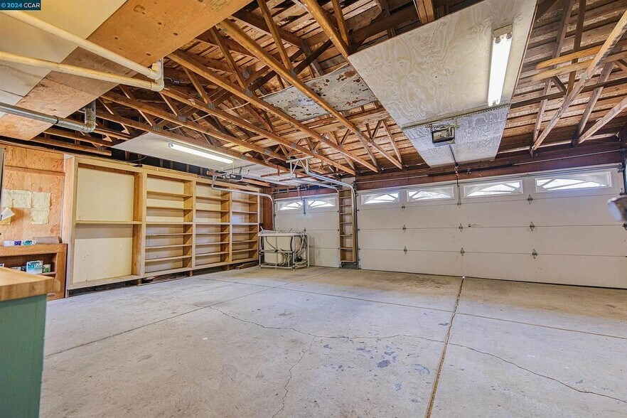 Building Photo - 2040 Larchmont Cir