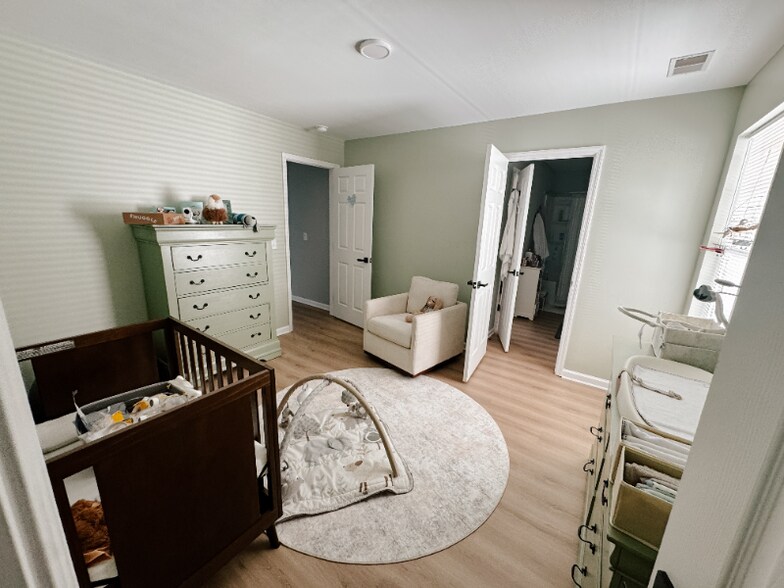 Building Photo - 215 Dillard Mill Dr