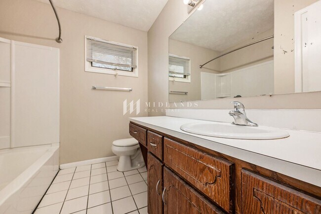 Building Photo - 3 Bedroom Bellevue Home