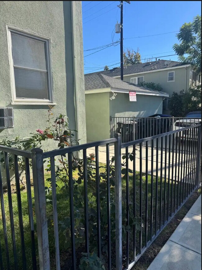 Building Photo - 1920 W Verdugo Ave