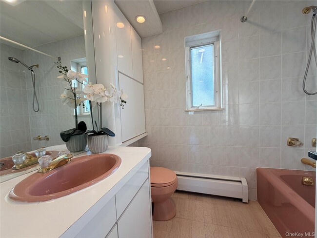 Building Photo - 76-12 175th St