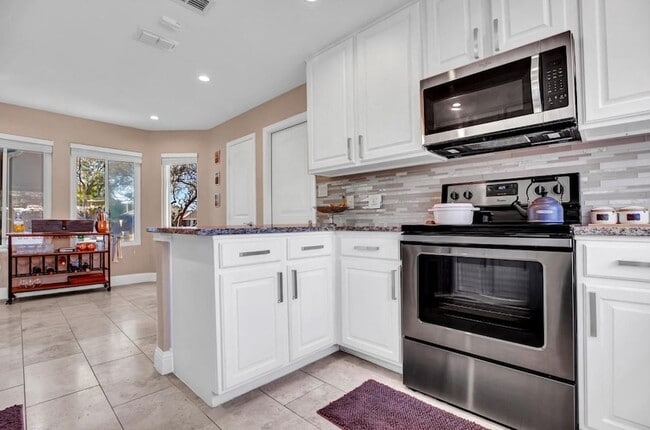 Building Photo - 5915 Smoke Glass Trail