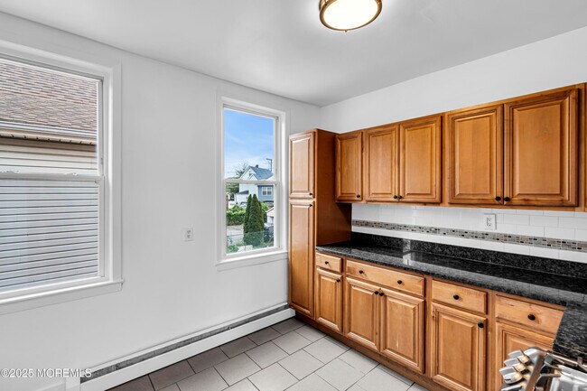 Building Photo - 3022 S Wood Ave